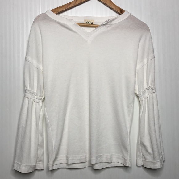 Baea White Waffle Knit Thermal Tiered Bell Sleeved V Neck Top Medium NEW - Picture 4 of 7